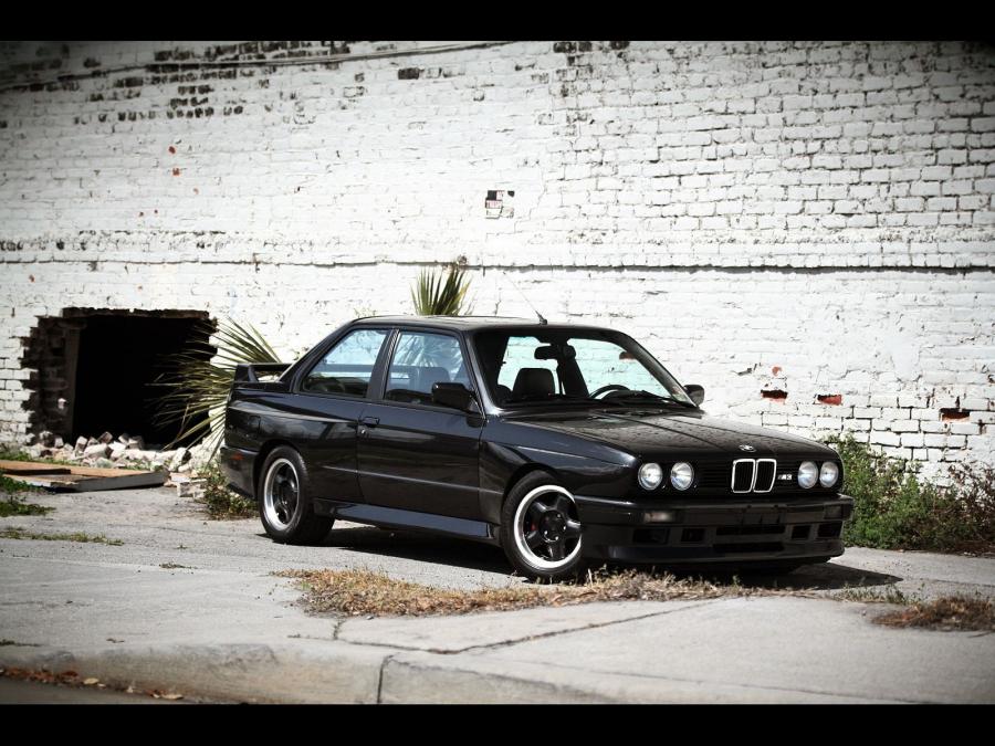  BMW M3 1988 года  (фото 1 из 7)